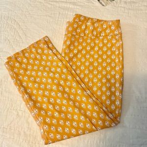 CHICOS PLAYFUL GOLD/YELLOW PRINT PANTS 2.5 NWOT 12/14